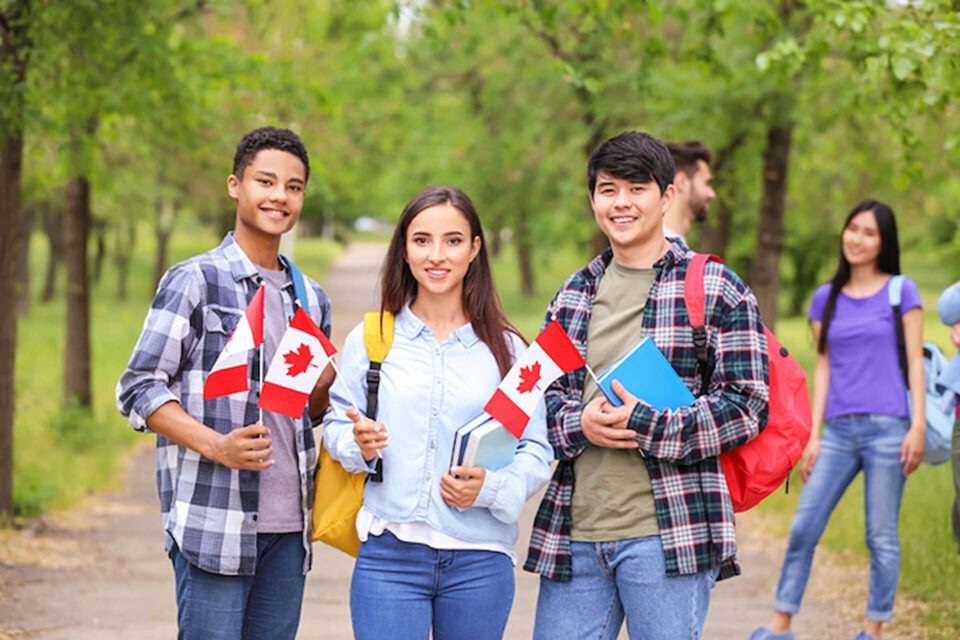 Du học sinh tại Canada có được phép làm thêm không