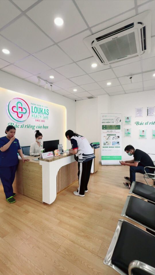 CB-GV-NV StudyCare tham gia buổi khám sức khỏe định kỳ năm 2025