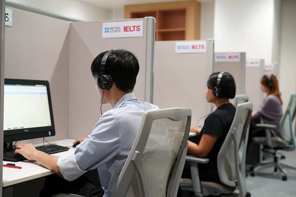 Chứng chỉ IELTS sẽ dừng thi trên giấy từ năm 2026