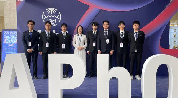Đoàn học sinh Việt Nam dự thi Olympic Vật lý châu Á (APhO) lần thứ 25