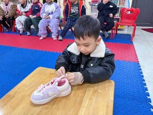 Giáo dục không chỉ hướng trẻ đến thành tích học tập, mà còn cần bồi dưỡng năng lực tự lập, trách nhiệm và kỹ năng sống trong cộng đồng.