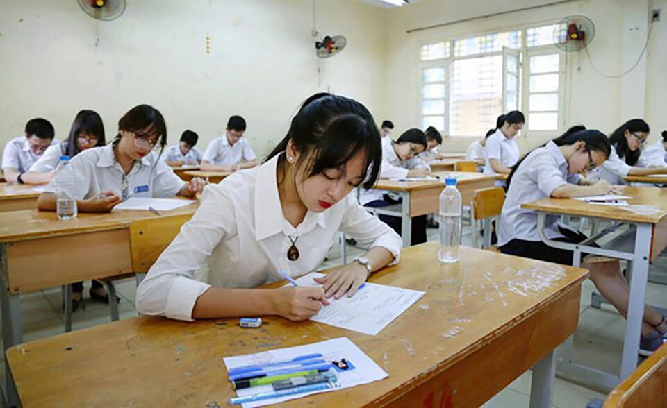 Học sinh lớp 12 trong giai đoạn cận kề kỳ thi tốt nghiệp THPT 2026, thời điểm áp lực học tập và cạnh tranh xét tuyển đại học gia tăng mạnh.