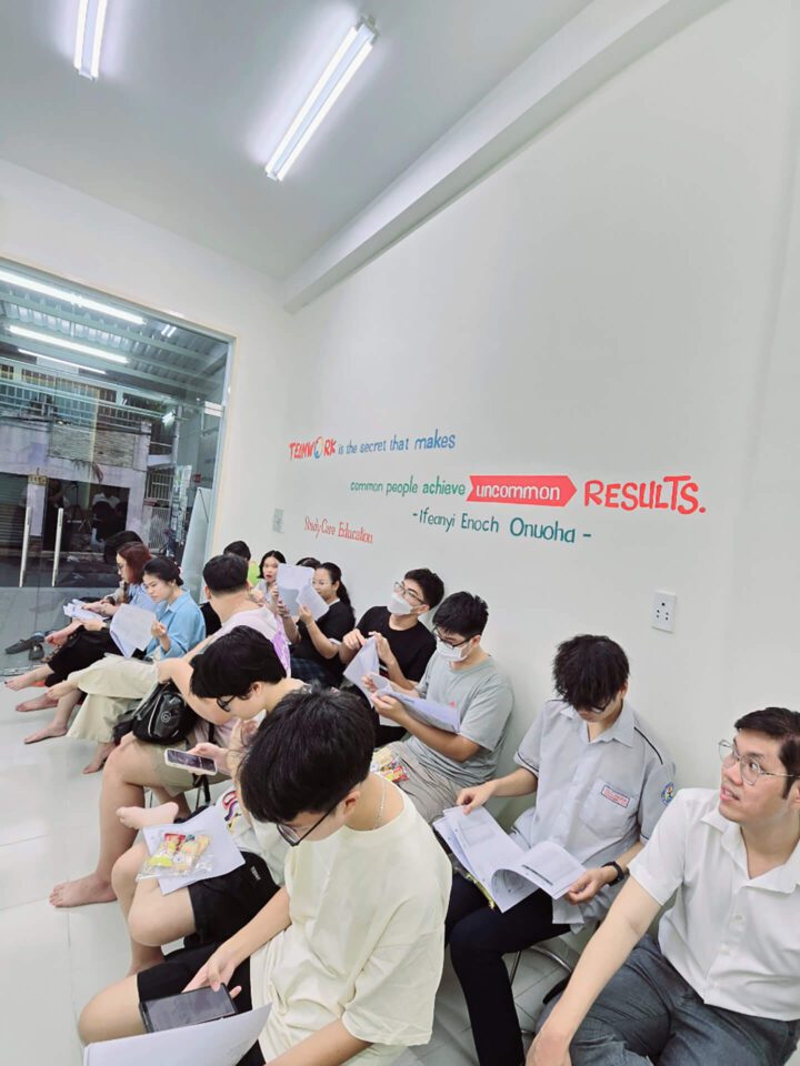 Học sinh tham dự buổi Tư vấn tuyển sinh Đại học tại StudyCare Education