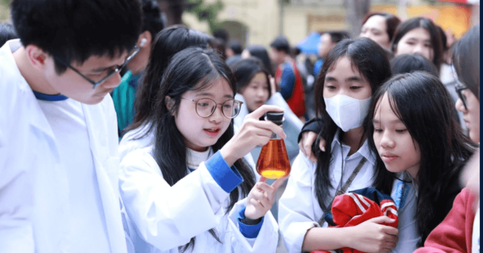 Quyết định về việc miễn học phí