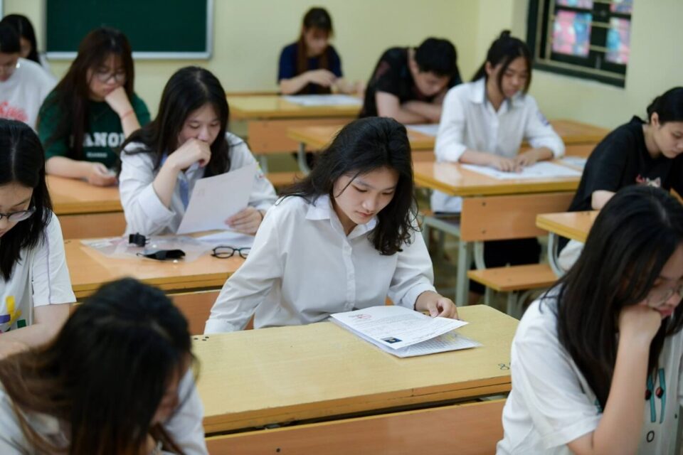So với 2024, thí sinh đạt điểm cao giảm mạnh ở mọi tổ hợp