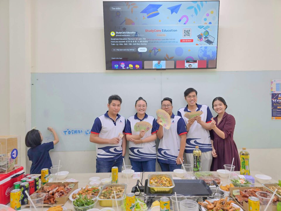 StudyCare Education vinh danh và trao thưởng dành cho các cá nhân xuất sắc