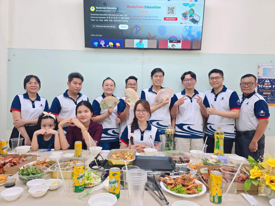 StudyCare Education vinh danh và trao thưởng dành cho các cá nhân xuất sắc