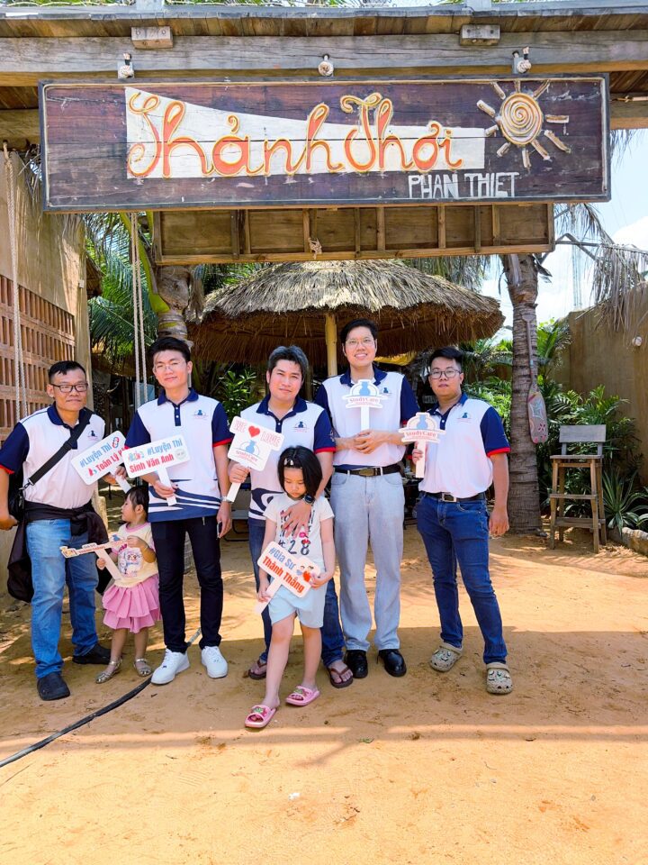 Tập thể StudyCare check-in tại Thảnh Thơi, Phan Thiết