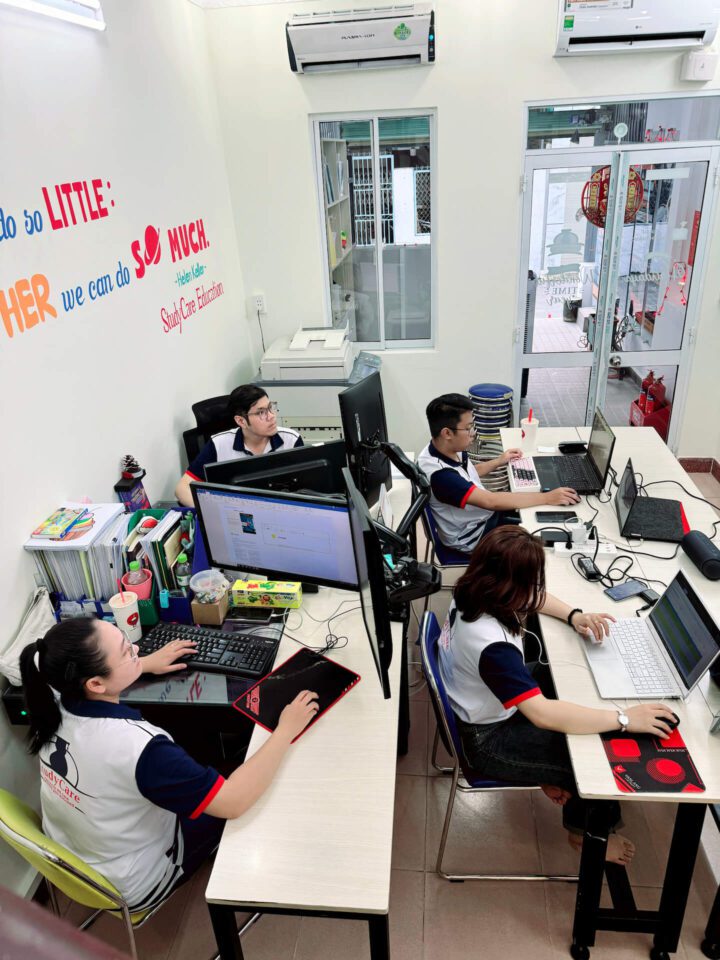 Tập thể StudyCare khởi động công việc năm 2025