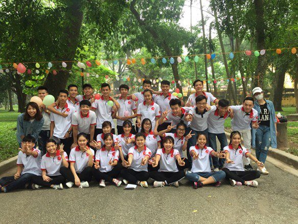 Thời sự không chỉ ở trang báo, mà còn trong từng chuyến đi cắm trại