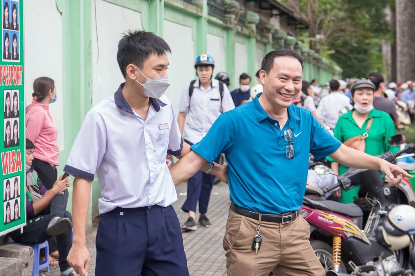 Không chỉ là hành trình của thí sinh mà còn là nỗi niềm của phụ huynh